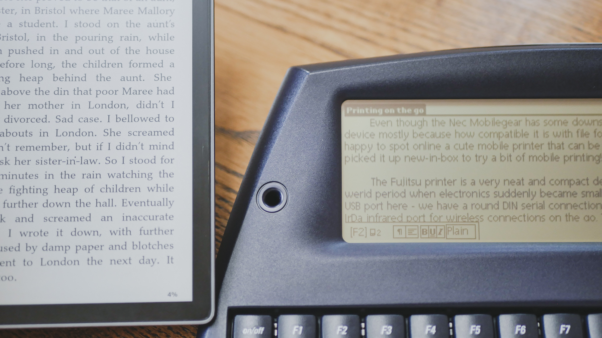 Retro Writing 10 – AlphaSmart DANA – Mateusz Urbanowicz