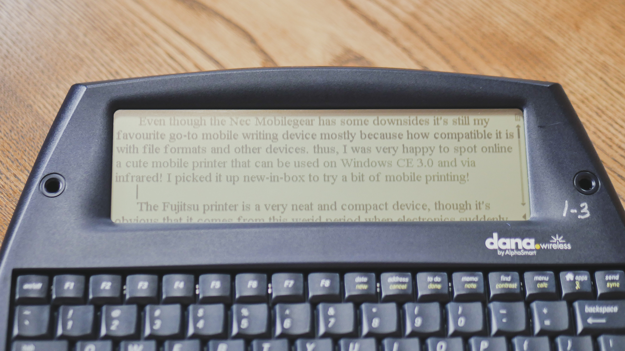 Retro Writing 10 – AlphaSmart DANA – Mateusz Urbanowicz